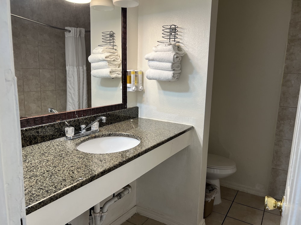 Hometown Inns North Hills - photo 11