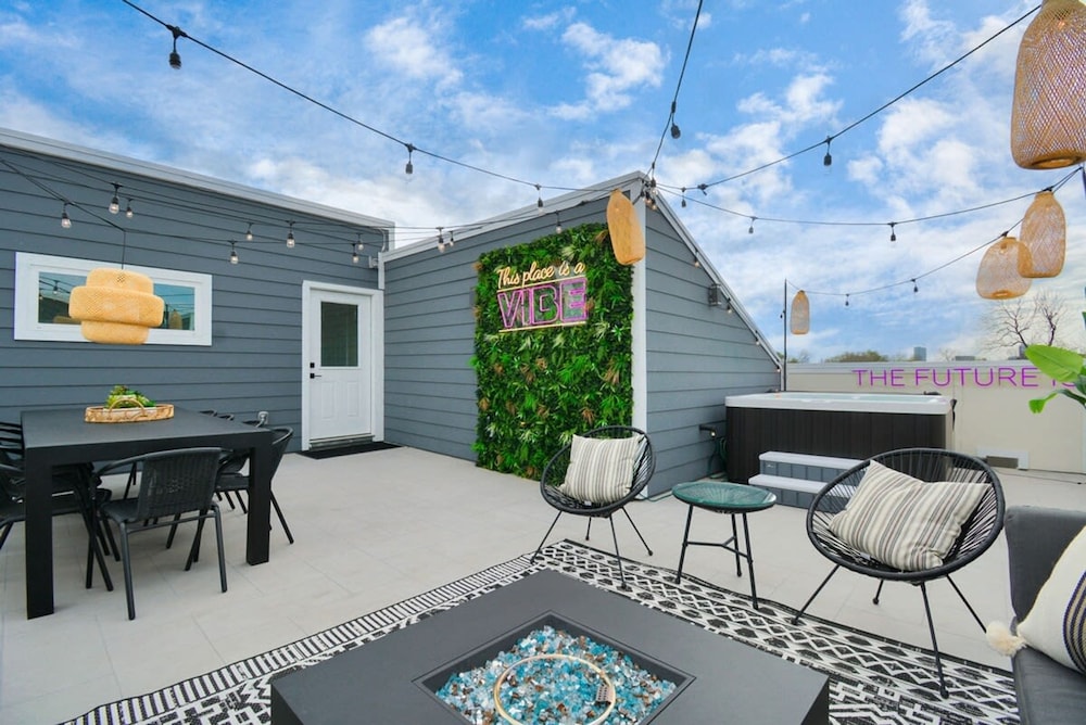 Paradise Palace Best Rooftop in HTX w Hot Tub - photo 45