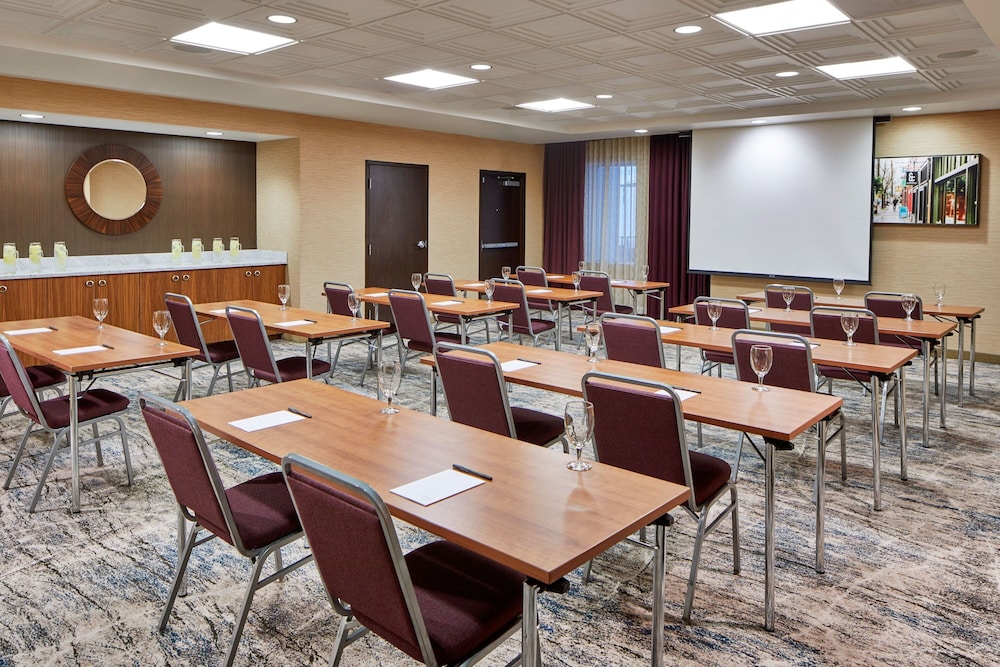 Courtyard by Marriott Portland City Center - photo 43