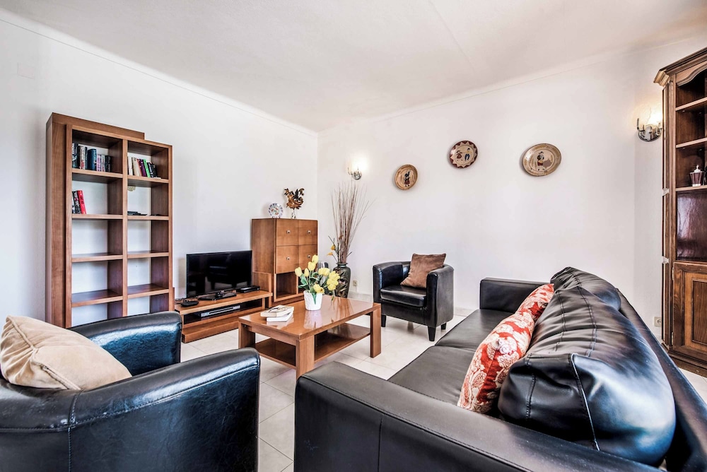 Villa Canto II 500m from the Beach Private Swimming Pool Wi Fi — 4-Star Luxury Hotel in Guia, Portugal