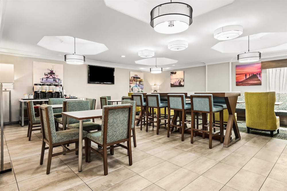 Hampton Inn Elkton - photo 32
