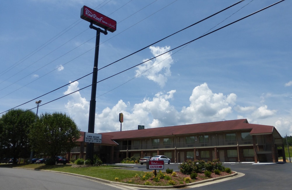 Red Roof Inn & Suites Cleveland TN - photo 3