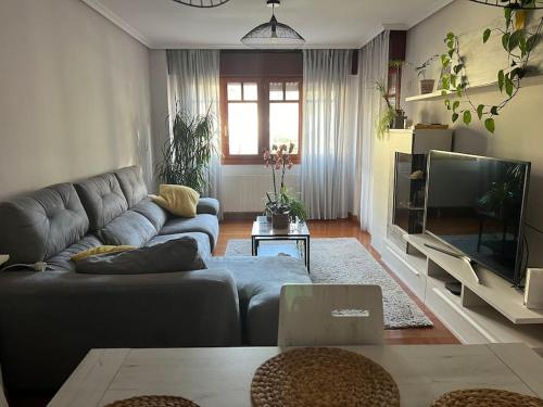 C17a01moderno Apto 3 Dormitorios by R2r Consulting in Ampuero, Spain