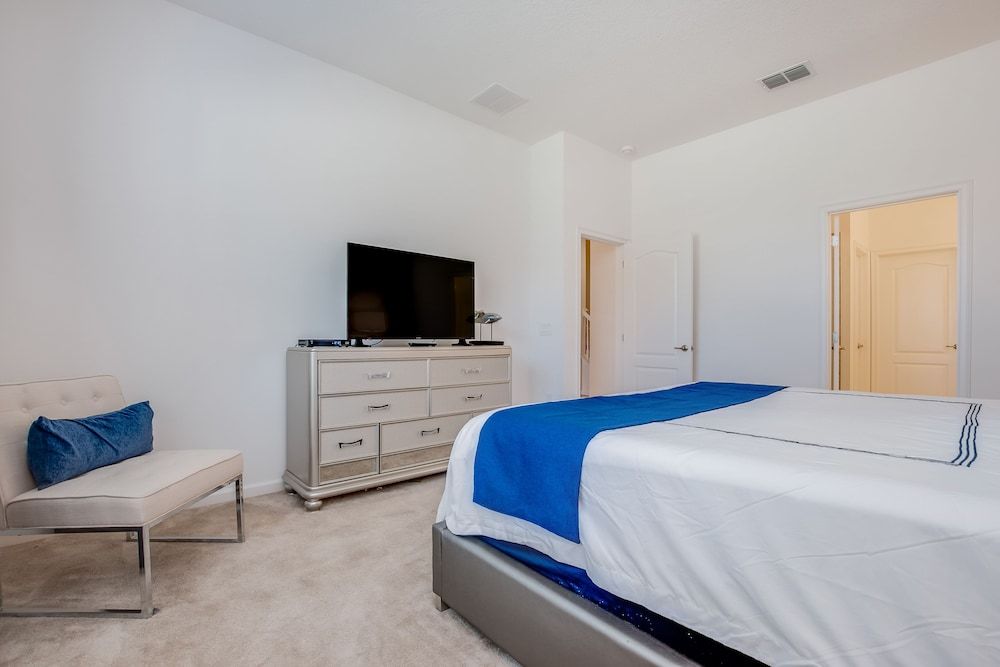 Massive 12 Bed 9.5 Bath Villa at Solterra Resort - photo 20