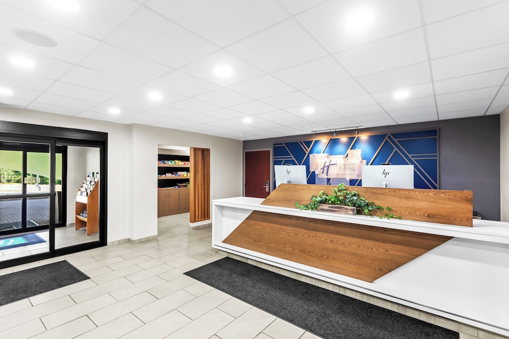 Holiday Inn Express Suites Charleston by IHG - photo 62