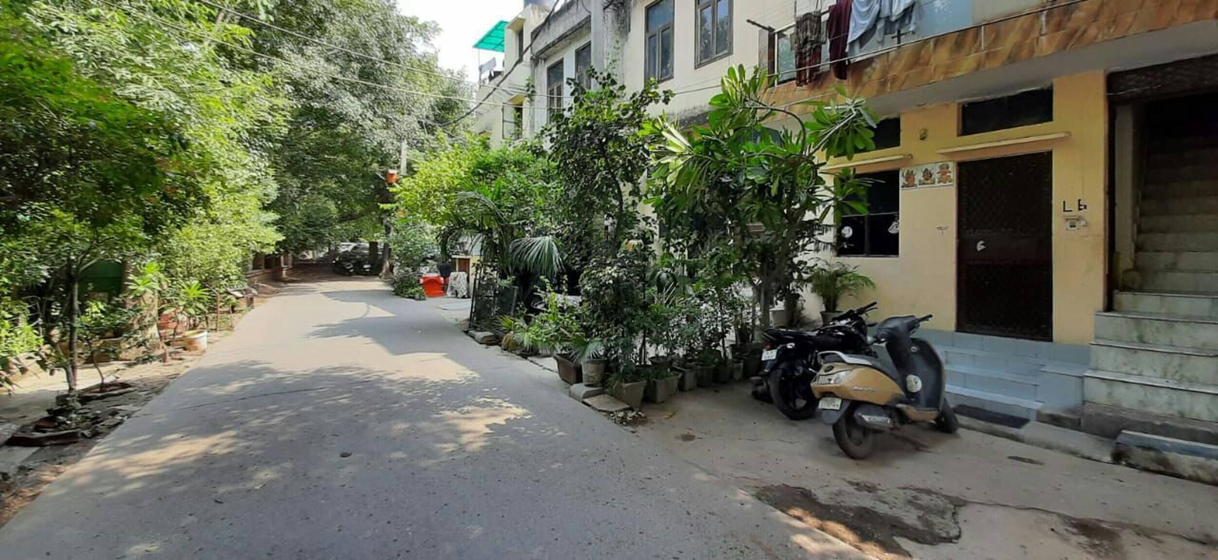 Room in Guest Room Posh Foreigners Place couples Allowed Lajpat Nagar