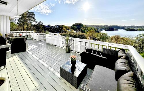 Stunning Home In Mandal With House Sea View — 5-Star Luxury Hotel in Mandal, Norway