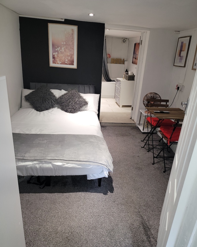 Hidden Treasure 2 Beds Sleeps 3 Gillingham 17656027 — Gillingham