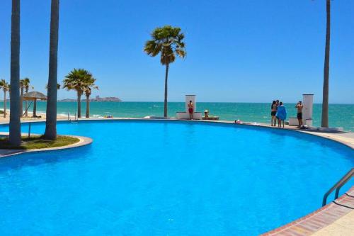 Sandy Beach Getaway in Casa Blanca Golf Villas — 4-Star Luxury Hotel in Puerto Penasco, Mexico