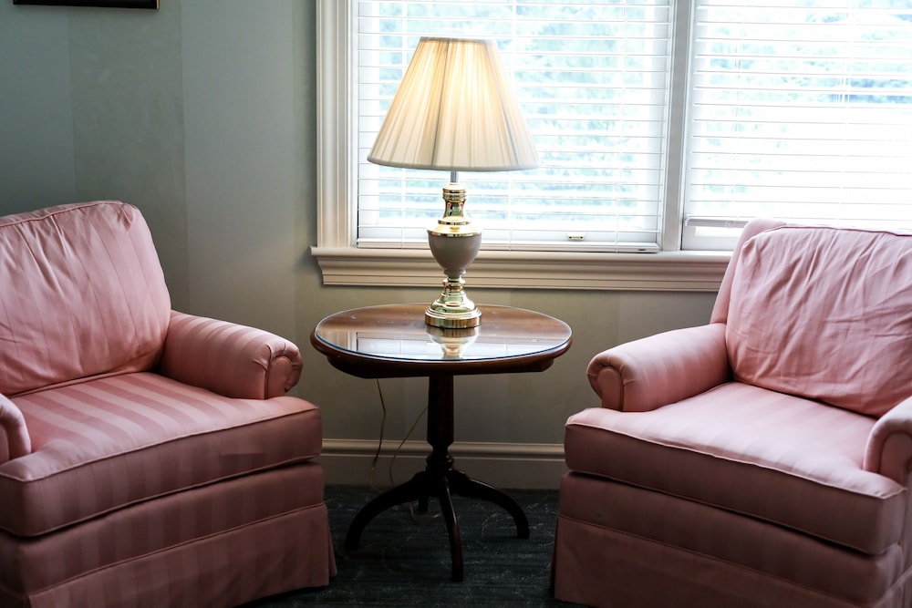 Oakmont Inn - photo 12