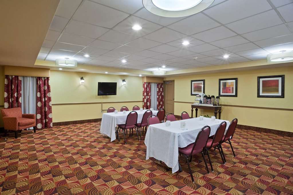 La Quinta Inn & Suites by Wyndham Salina - photo 49