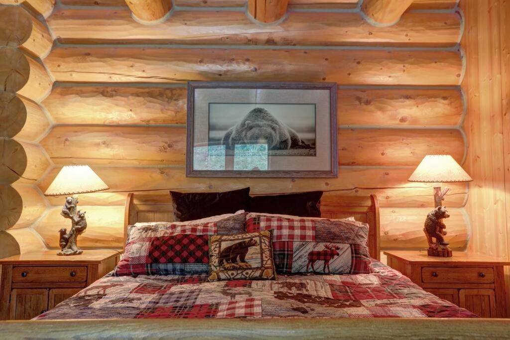 Fiddler Lake Resort Bear 14 in Unknown City, Canada