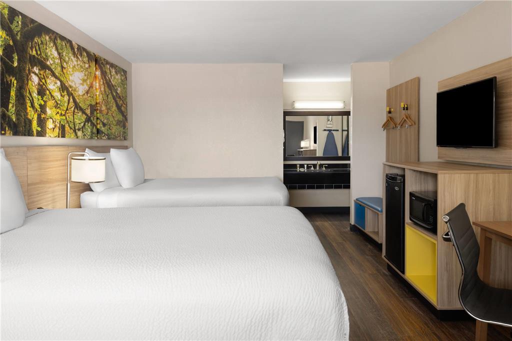 Days Inn & Suites by Wyndham Byram - photo 15