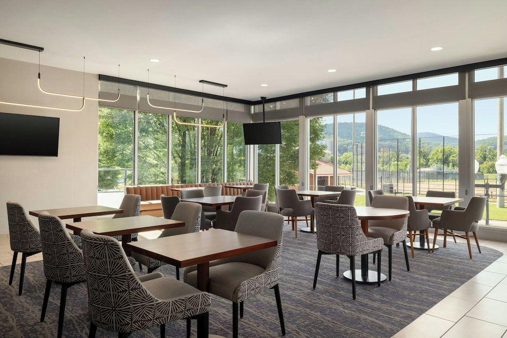 SpringHill Suites by Marriott Roanoke - photo 30