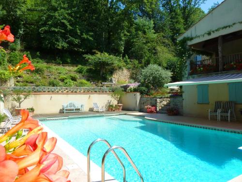 The Gatehouse - carbon neutral hotel in Castres