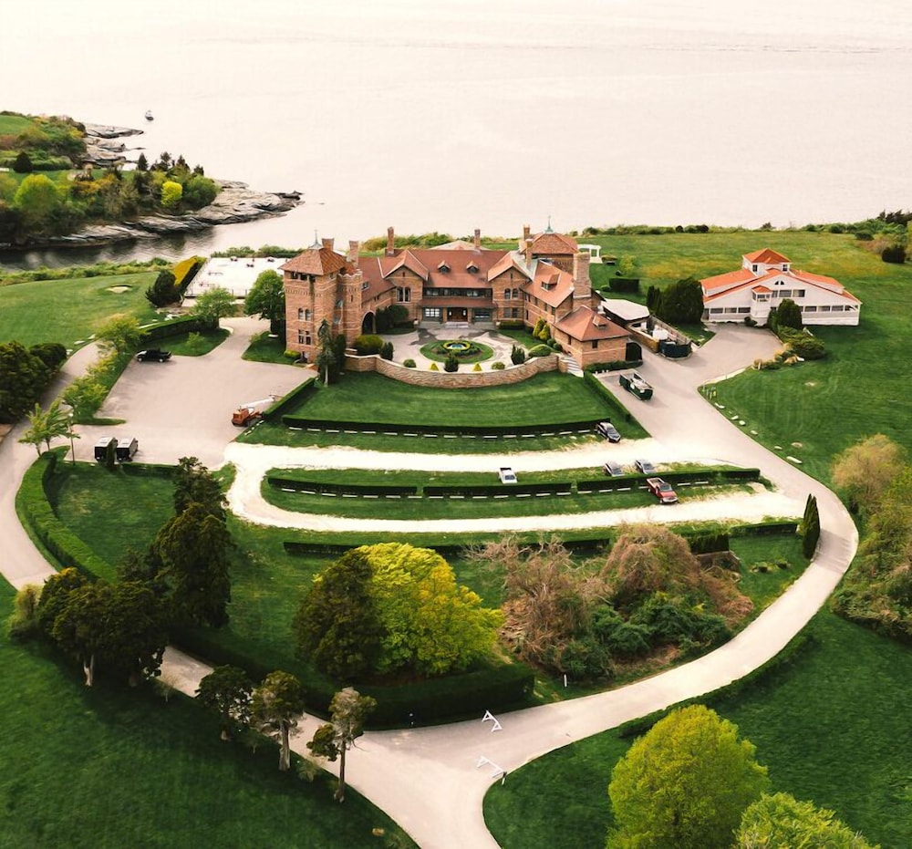 OceanCliff Hotel in Newport, United States