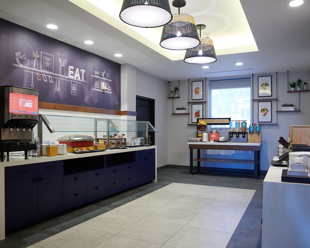 Hampton Inn & Suites Los Angeles Sherman Oaks - photo 49
