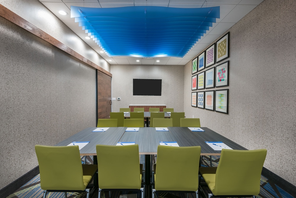 Holiday Inn Express & Suites Bryan College Station by IHG - photo 39