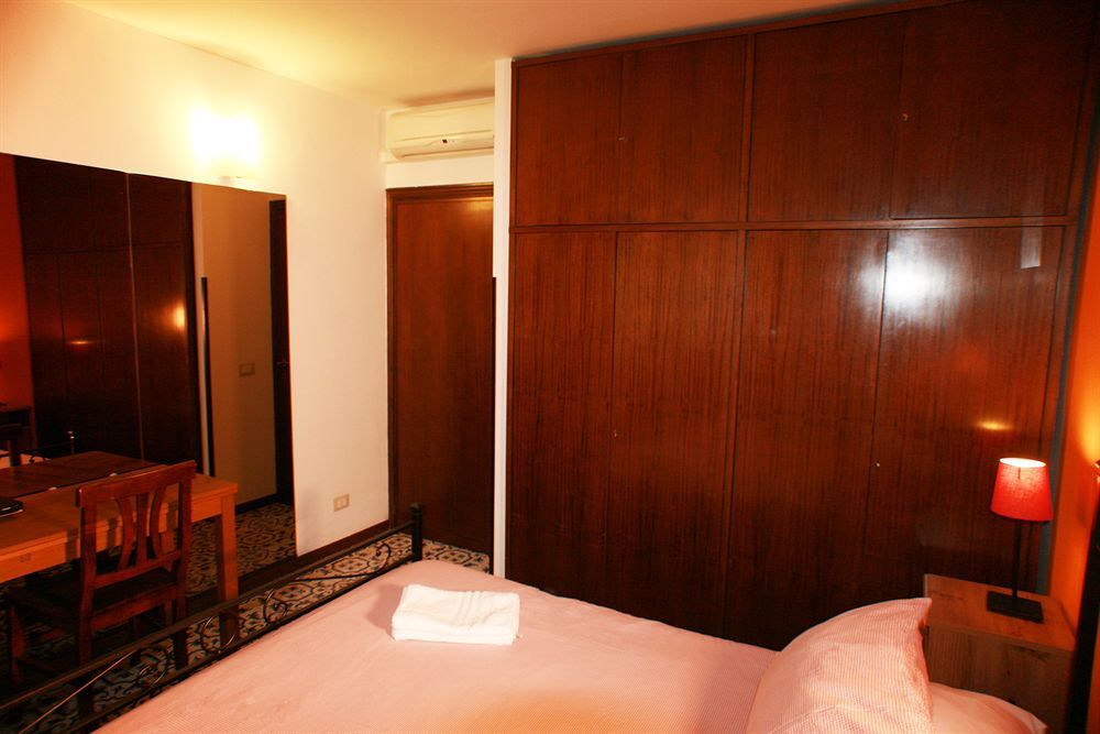 Macao Rooms - carbon neutral hotel in Rome