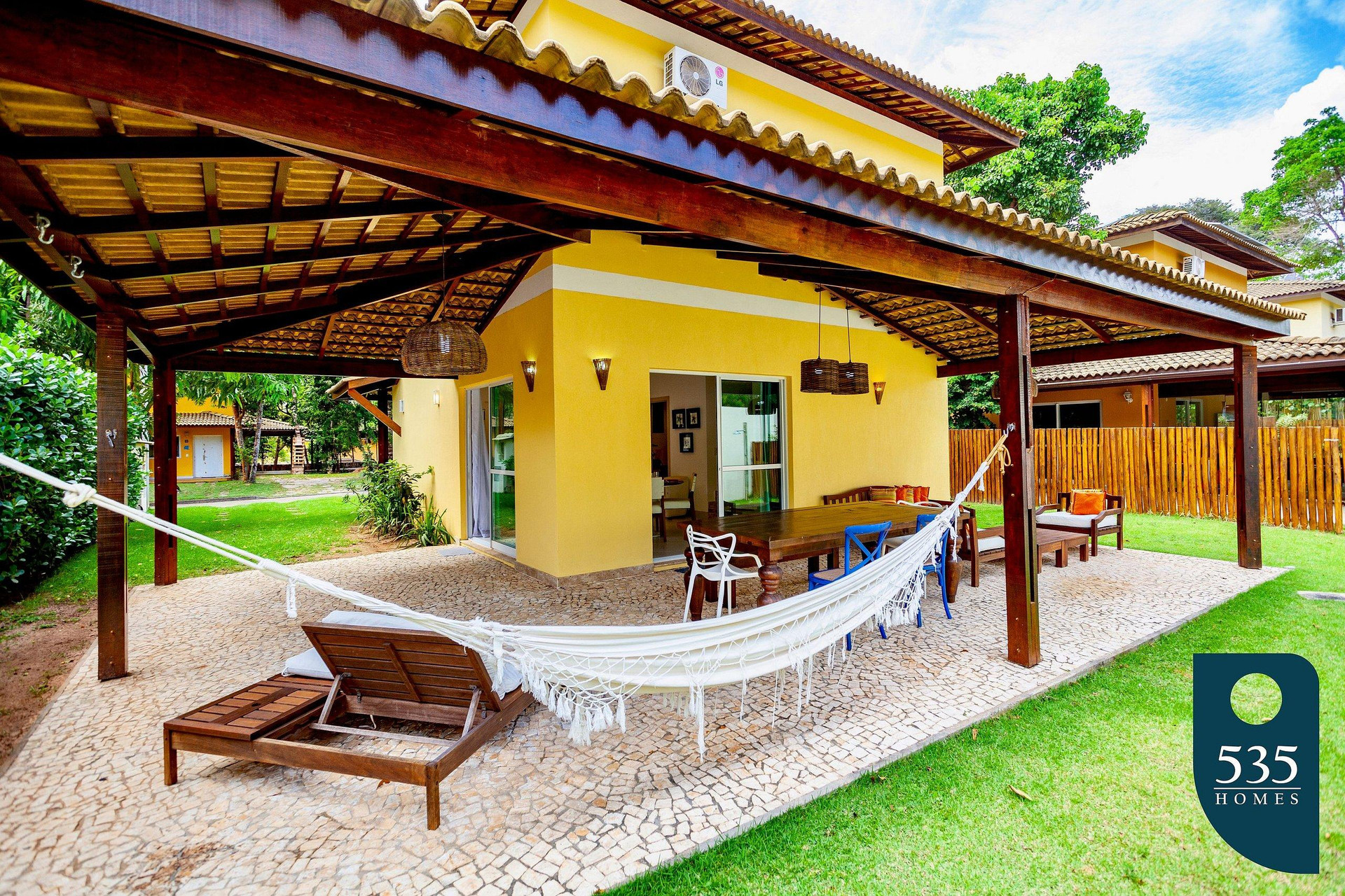 Linda Casa de Praia 3 Quartos em Praia do Forte — 4-Star Luxury Hotel in Mata De Sao Joao, Brasil