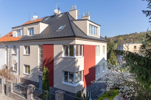 Apartmán 2 kk 50 m2 v klidné lokalitě. 10 min od centra Prahy. — 4-Star Luxury Hotel in Prague, Czech Republic