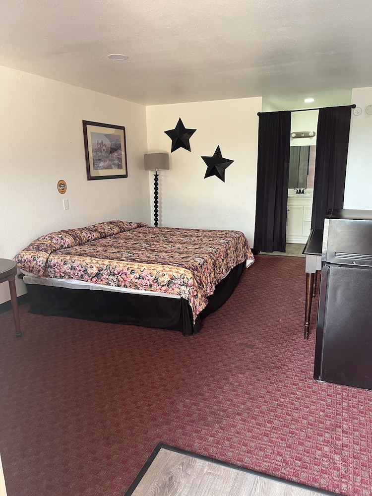 Glen Rose Inn and Suites - photo 3