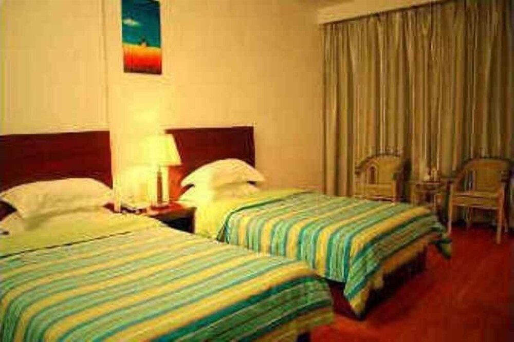 Super 8 Hotel Baoding Railway Station - carbon neutral hotel in Baoding