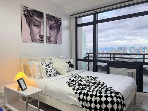 Affordable Suite at Gramercy Makati with Balcony & Parking — 4-Star Luxury Hotel in Manila, Philippines
