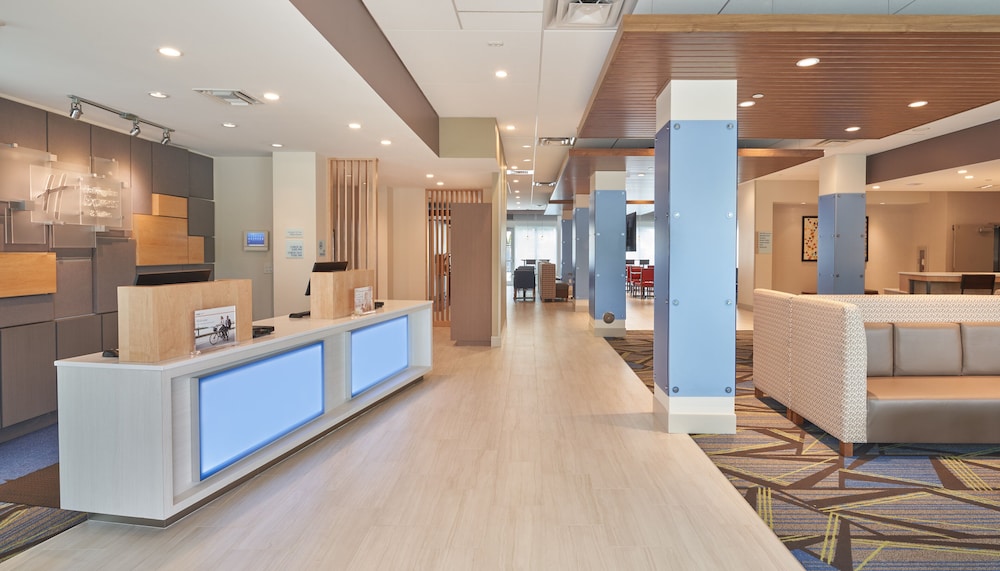 Holiday Inn Express Doral Miami by IHG - photo 35