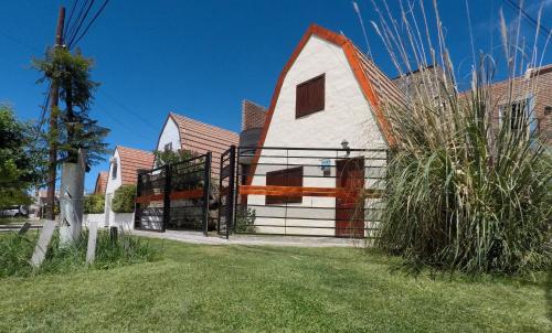 Cabaña El Jacarandá a 200 m. del mar in Puerto Madryn, Argentina