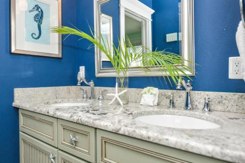 Nautical Tides by AMI Locals in Bradenton Beach, United States