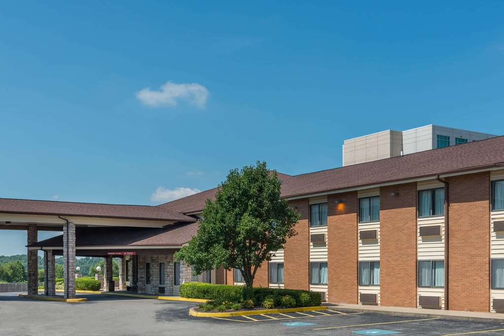 Baymont by Wyndham Metropolis — hotel in Metropolis
