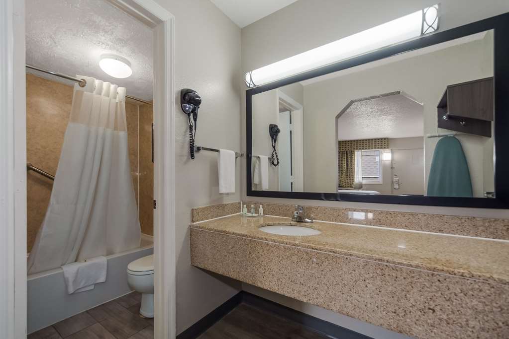 Quality Inn Charleston Gateway - photo 10