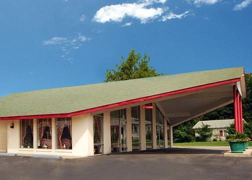 Economy Inn and Suites - photo 18