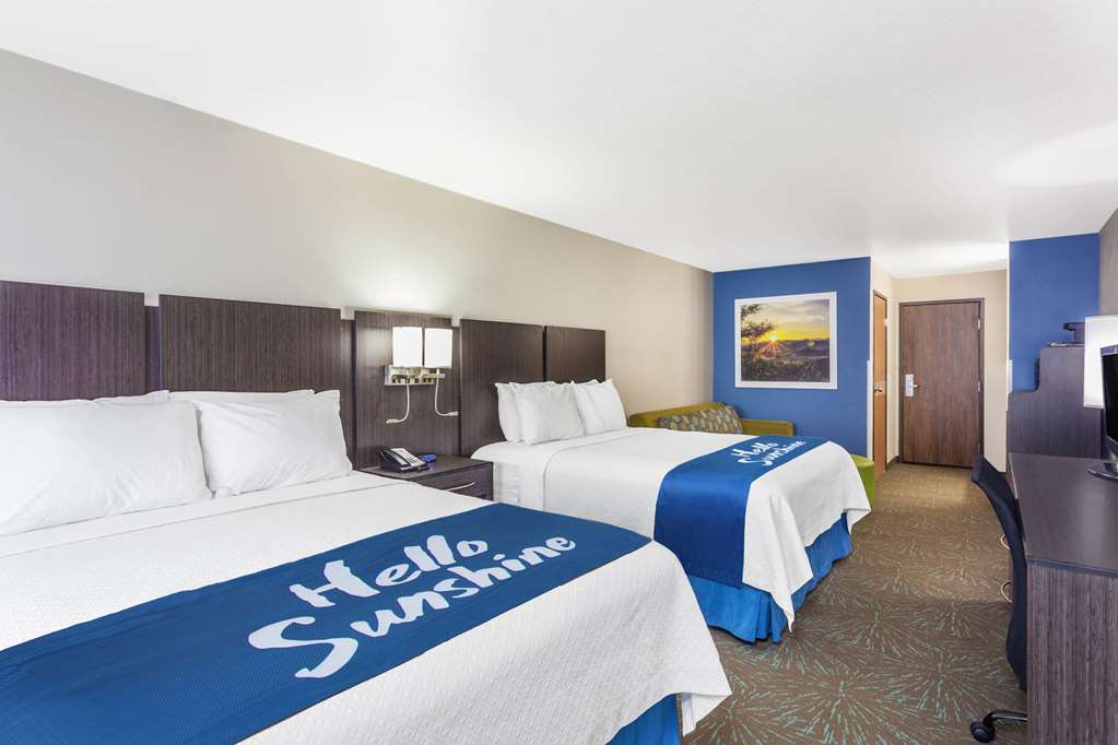 Days Inn & Suites by Wyndham East Flagstaff - photo 18