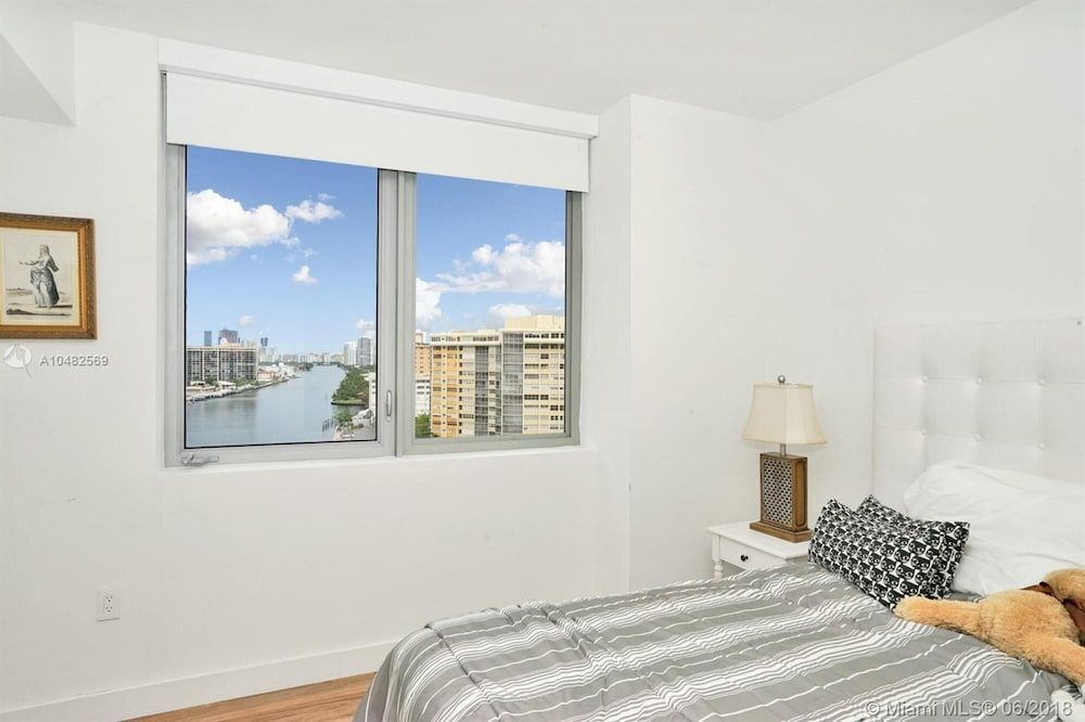 Incredible Bay View 3 Bed Private Floor Apt 1101 BW Resort Miami FL - photo 5