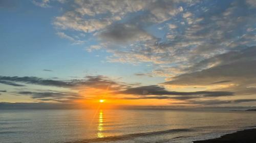 Beach Escape 1 Beachfront Optional Jacuzzi in San Juan, Philippines