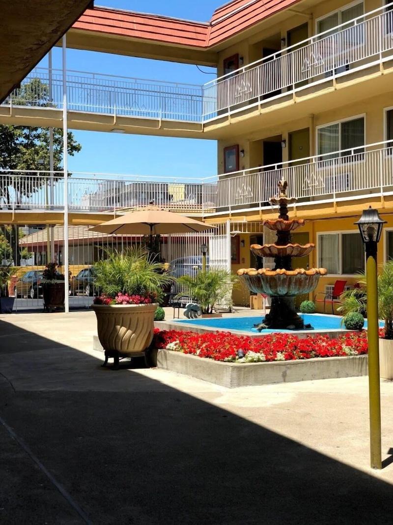 Imperial Inn Oakland - photo 57