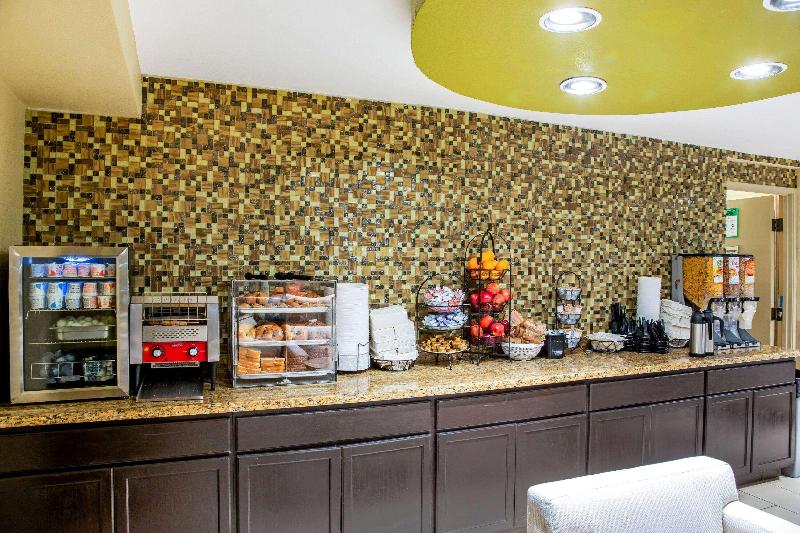 La Quinta Inn & Suites Oakland Airport Coliseum - photo 25