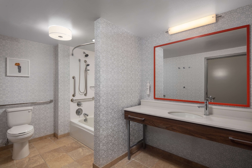Hampton Inn & Suites El Paso Airport - photo 42