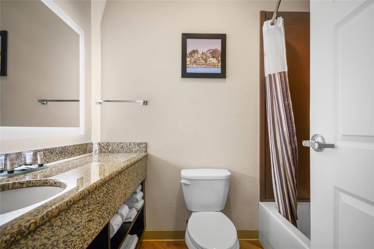 La Quinta Inn & Suites by Wyndham Stonington Mystic Area - photo 28