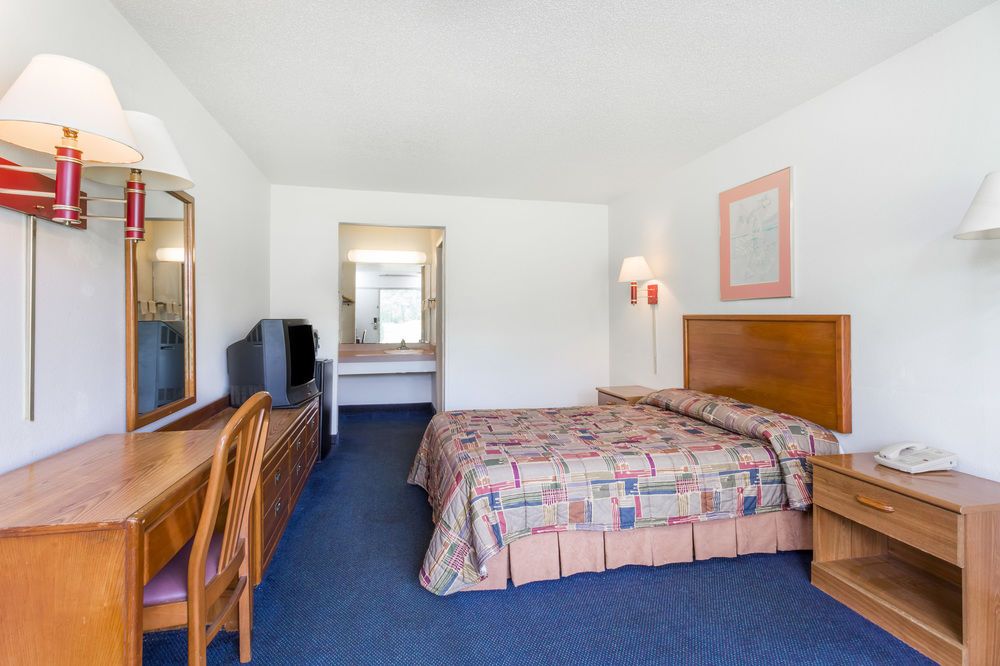 Palmetto Inn - photo 14