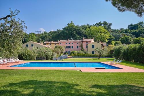 Antico Convento Regarda Travel — 4-Star Luxury Hotel in Bardolino, Italy