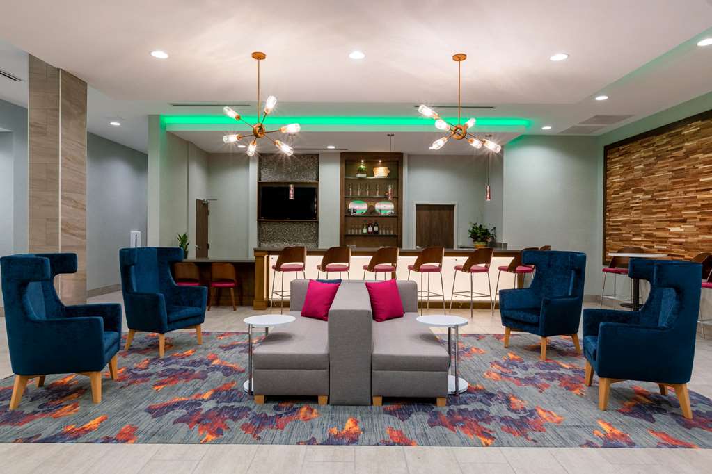 La Quinta by Wyndham Altoona Des Moines - photo 7
