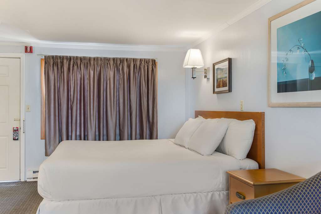 Americas Best Value Inn & Suites Hyannis Cape Cod - photo 12
