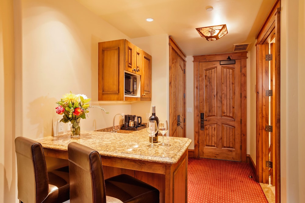 Tivoli Lodge - photo 15