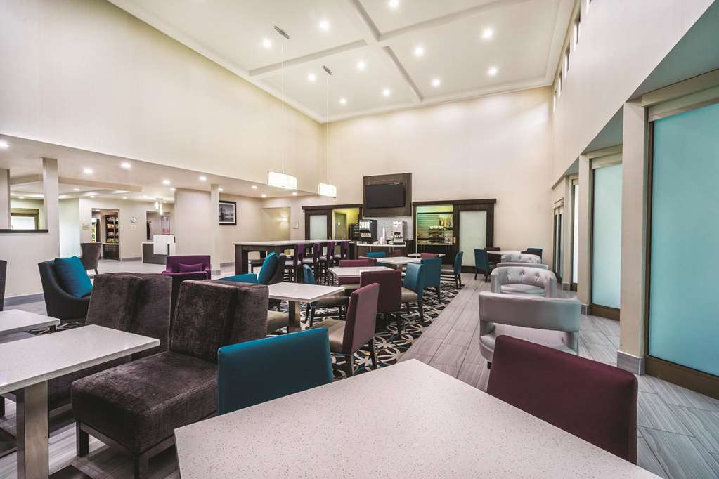 La Quinta Inn & Suites by Wyndham Loudon - photo 41