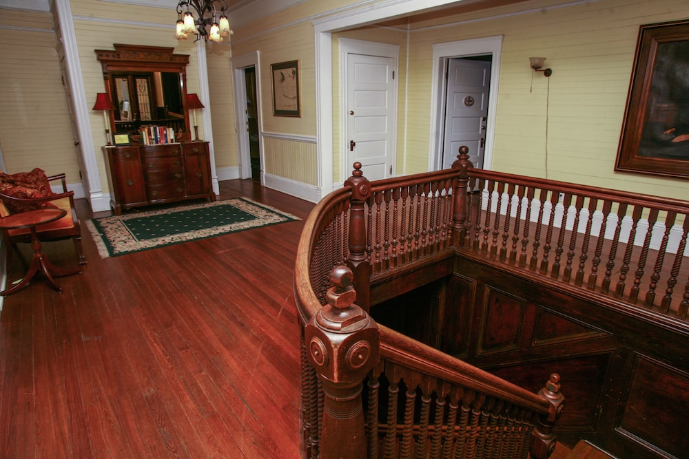Coombs Inn and Suites - photo 36