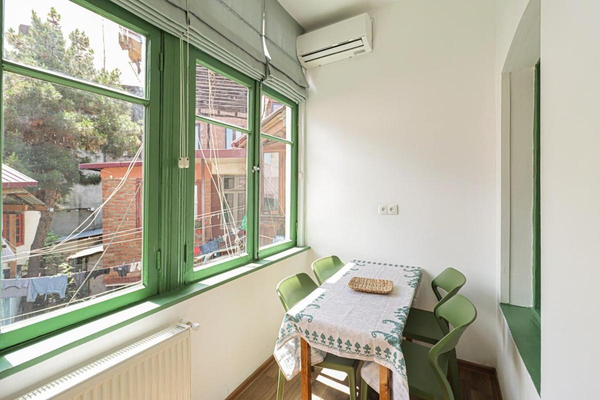 Unique 3 Studio Combo for 6 Guests By Wehost