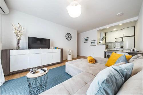 Apartman Gold Oasis self service check in — 4-Star Luxury Hotel in Zagreb, Croatia